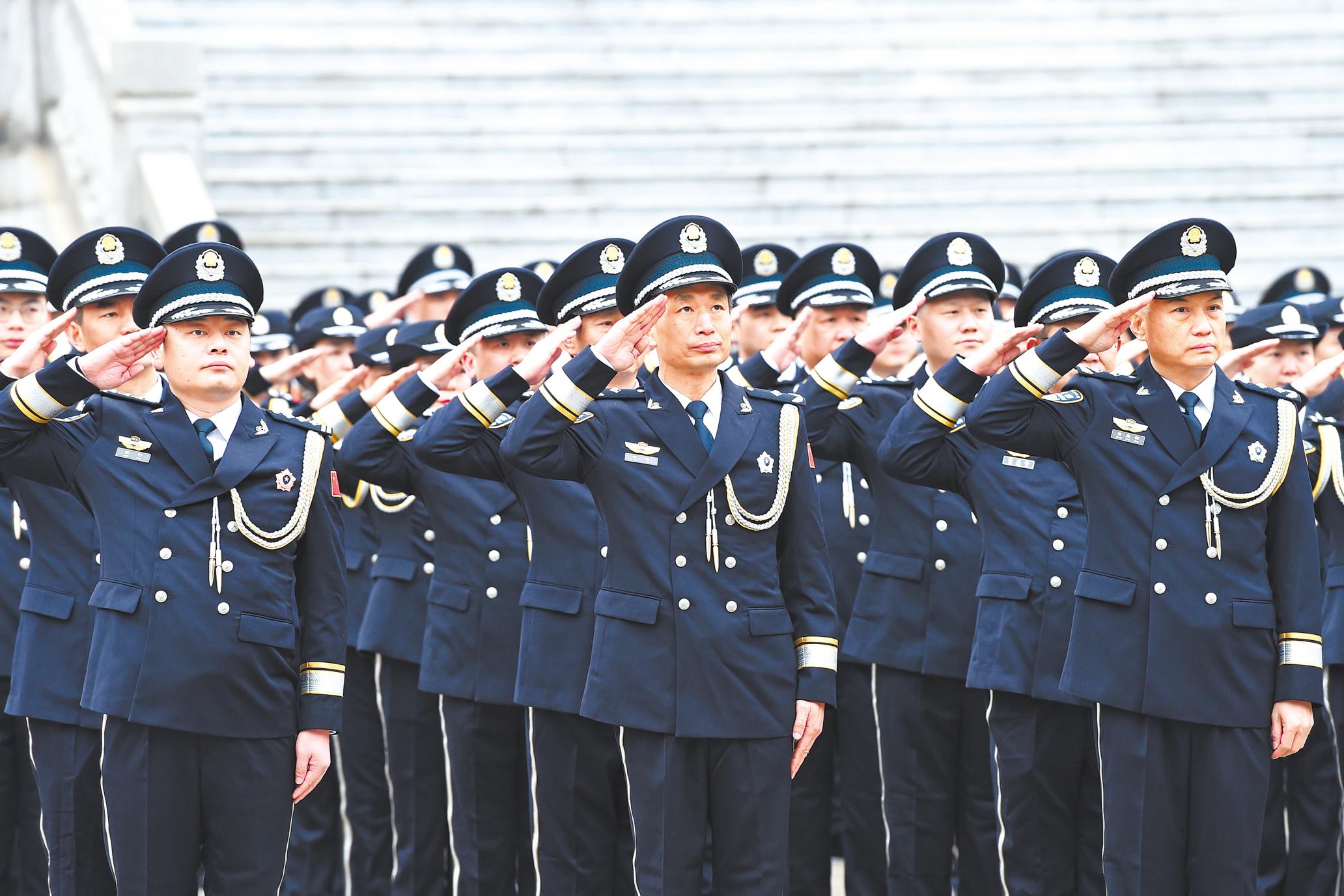 脊柱侧弯影响警察梦？