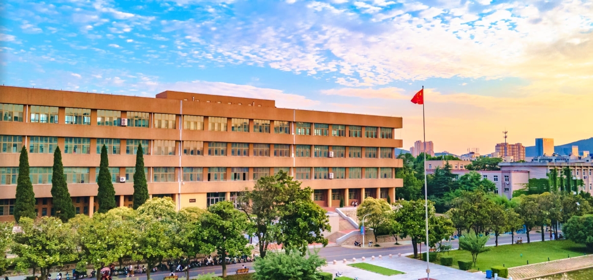 中国矿业大学徐海学院:面向18省份计划招生3120人,普通本科批次4个专业组,艺术普通批次2个专业组。